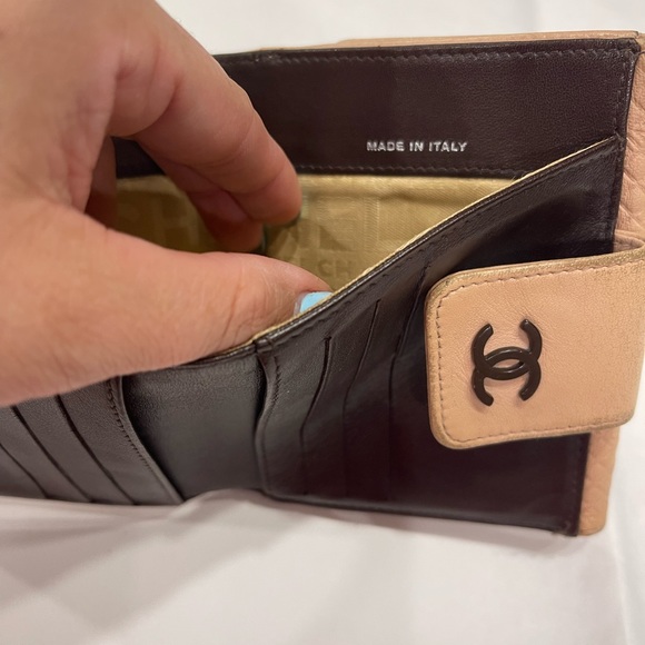 Chanel Tan Wallet GUC - Picture 4 of 10